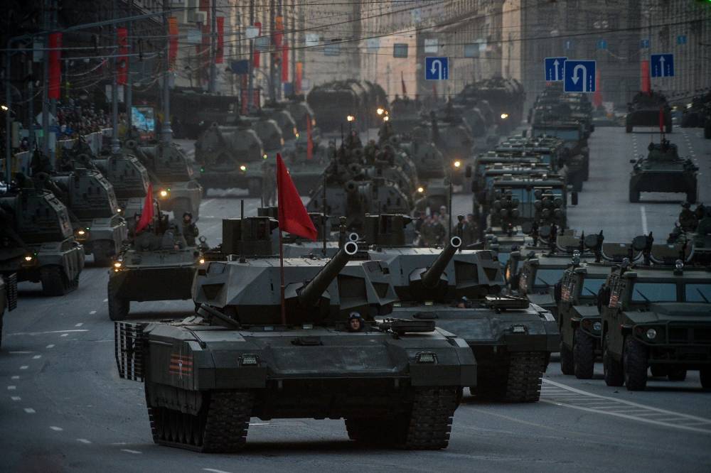 Денис Мантуров - Серийные поставки танков «Армата» в войска стартуют в 2021 году - vm.ru - Россия - Сирия
