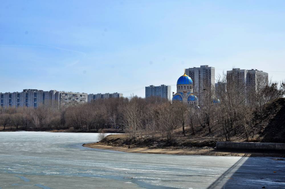 Юношу спасли из воды на Борисовских прудах - vm.ru - Москва