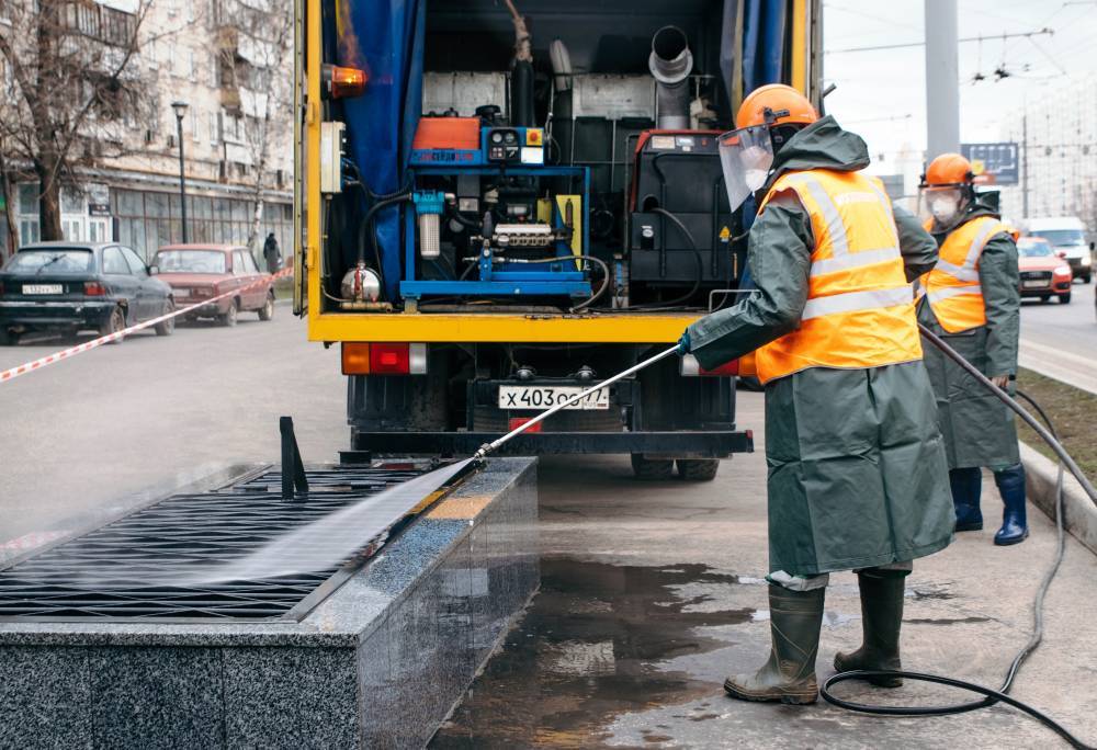Специалисты Москоллектора провели дезинфекцию наземных сооружений - vm.ru - Москва