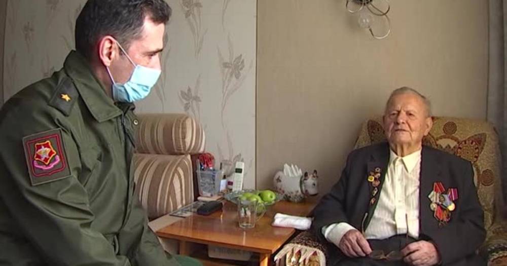 Военные на Урале впервые провели онлайн мини-парад для ветерана ВОВ - ren.tv - Екатеринбург