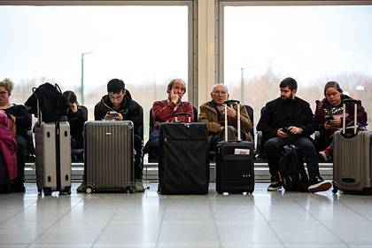 Предсказано появление особых документов для туристов после пандемии коронавируса - lenta.ru - Англия - Мадрид