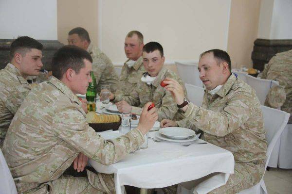 В Сербии российских военных накормили праздничным обедом - eadaily.com - Россия - Сербия - Белград