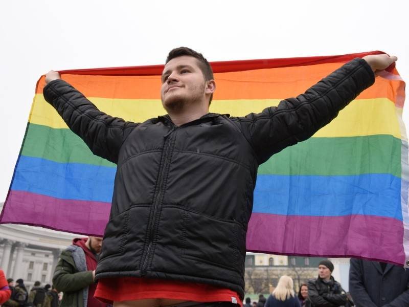 79% россиян поддерживают идею оказания помощи ВИЧ-положиетльным - sobesednik.ru - Россия