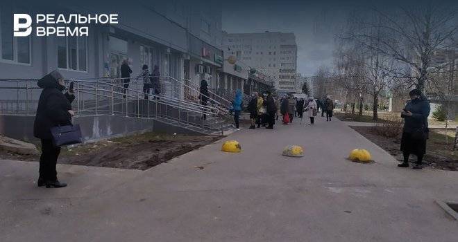 Очевидец сообщил об очередях на улице в почтовые отделения в Казани - realnoevremya.ru - Россия - Казань - Татарстан