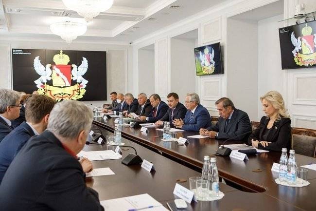 Владимир Нетесов - Председатель Воронежской облдумы: в условиях пандемии необходимо сохранить занятость и помочь бизнесу - infox.ru - Воронеж