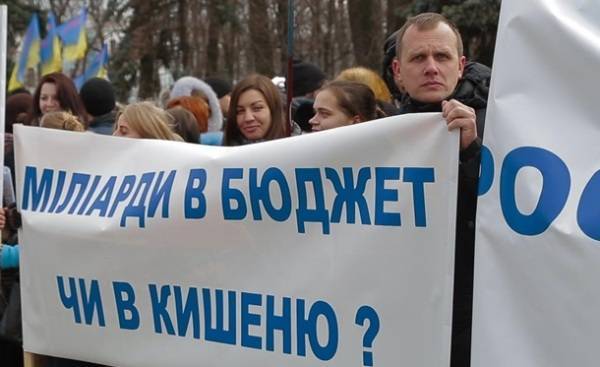Владимир Зеленский - Ангела Меркель - С миру по кредиту — Украине вышиванка: Баку «подкинет» Киеву $ 300 млн - eadaily.com - Украина - Киев - Германия - Канада - Эмираты - Азербайджан