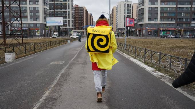 В Петербурге на фоне самоизоляции выросла зарплата курьеров и программистов - piter.tv - Санкт-Петербург