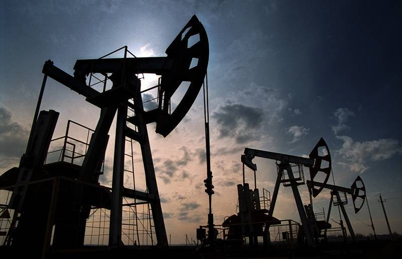 Нефть впервые за 20 лет торгуется ниже $15 за баррель - tvc.ru