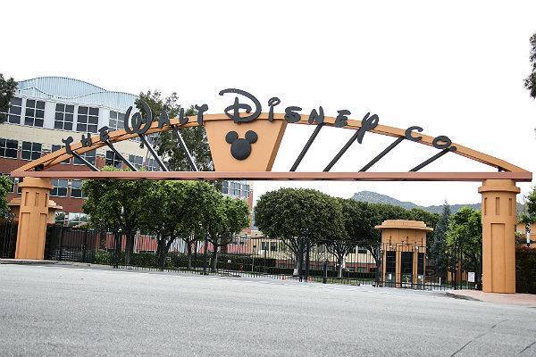 Коронавирус лишил зарплаты более 100 тысяч сотрудников Disney - trud.ru - США