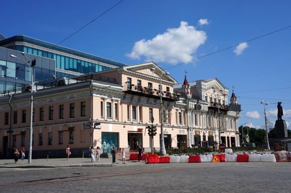 Почему торговым центрам в Екатеринбурге не помогают введенные государством меры поддержки - znak.com - Россия - Екатеринбург