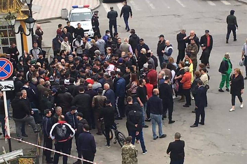 Вячеслав Битаров - Вадим Чельдиев - Во Владикавказе жители вышли на акцию против режима самоизоляции, есть задержанные - rtvi.com - респ. Алания - Владикавказ