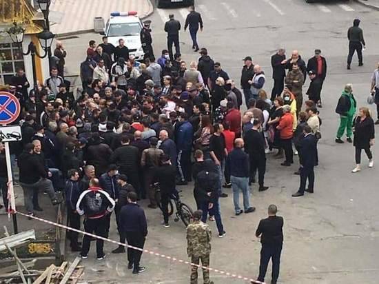 Во Владикавказе жители вышли на стихийный митинг против властей - newtvnews.ru - респ. Алания - Владикавказ