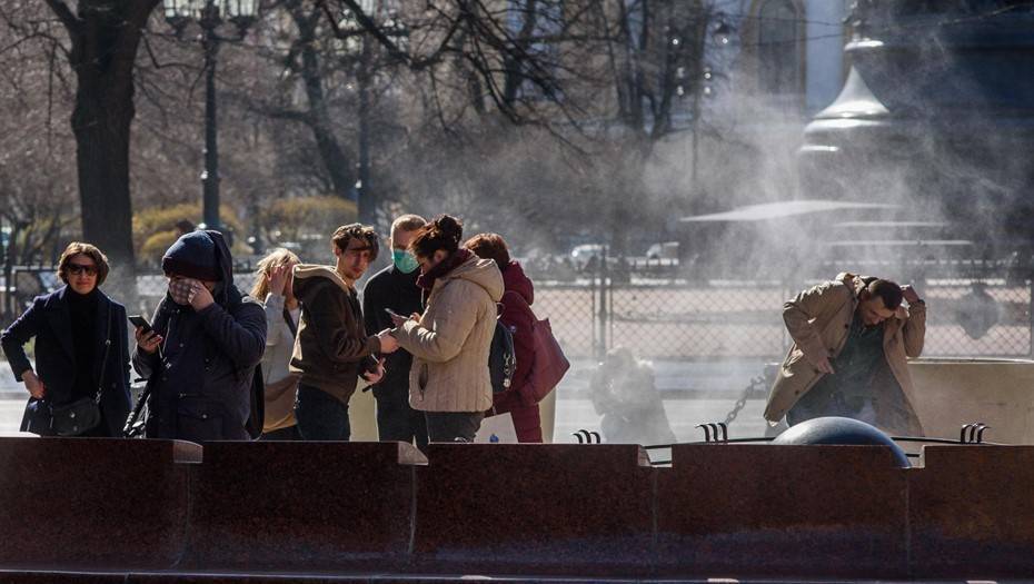 На улицах Петербурга снова "очень много людей", индекс самоизоляции падает - dp.ru - Москва - Россия - Санкт-Петербург - Екатеринбург - Новосибирск - Казань - Омск