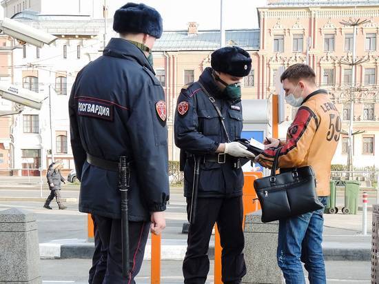 Наталья Мущинкина - Москвичка сдала полиции больного коронавирусом сына, вышедшего на улицу - newtvnews.ru - Москва