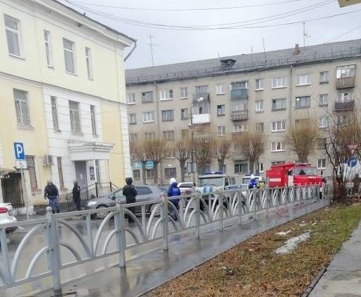 Валерий Горелых - В Первоуральске из здания УФМС эвакуировали всех людей - znak.com - Свердловская обл. - Первоуральск
