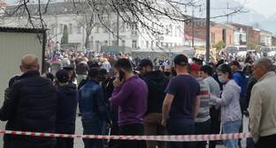 Силовики задержали участников стихийной акции во Владикавказе - kavkaz-uzel.eu - респ. Алания - Владикавказ