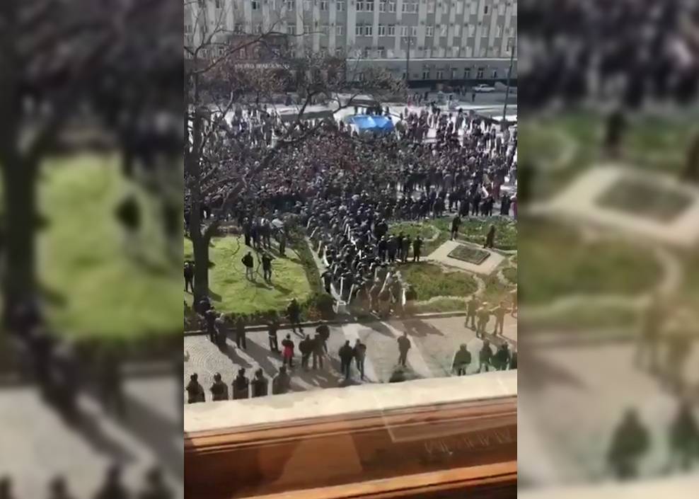 Вячеслав Битаров - "Недовольство самоизоляцией может прорваться наружу и в других регионах" - nakanune.ru - Россия - Владикавказ - Протесты