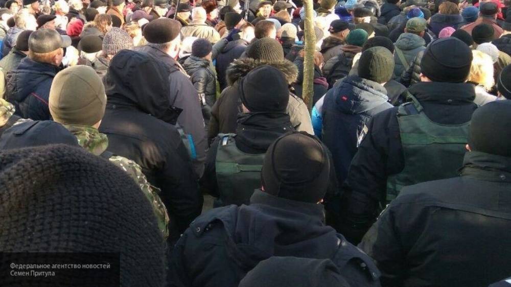 Владимир Путин - Вячеслав Битаров - Жители Владикавказа нарушили самоизоляцию и вышли на незаконный митинг - inforeactor.ru - Россия - респ. Алания - Владикавказ