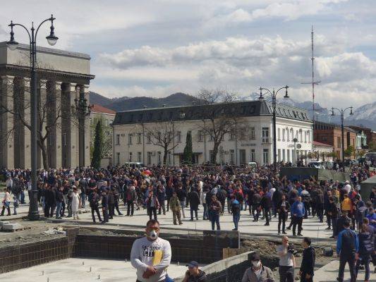 Вячеслав Битаров - Беспорядки во Владикавказе: митингующие не хотят верить в коронавирус - eadaily.com - Владикавказ
