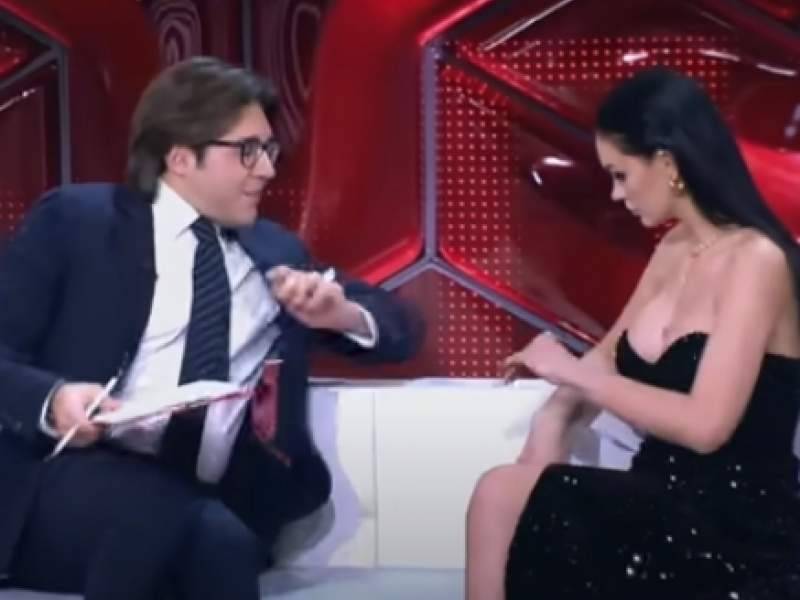 Андрей Малахов - Видео с "домогательством" Андрея Малахова в прямом эфире разошлось по Сети - dayonline.ru