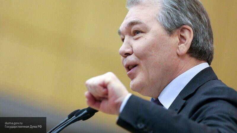 Леонид Калашников - Михаил Мишустин - Светлана Чупшева - Калашников поддержал выплаты пособий трудоустроенным мигрантам в период пандемии COVID-19 - nation-news.ru - Россия