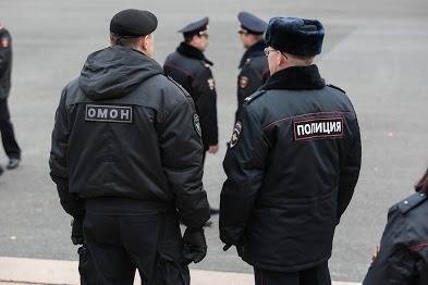 Вадим Чельдиев - Во Владикавказе митингующие забрасывают ОМОН камнями. Силовики проводят жесткие задержания - znak.com - Владикавказ