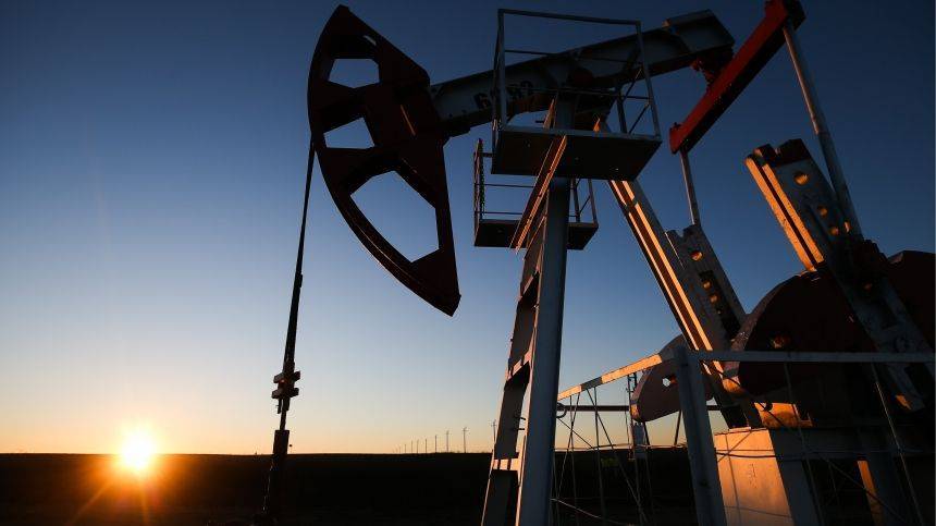 Цена нефти WTI впервые в истории опустилась ниже восьми долларов за баррель - 5-tv.ru - Техас - Лондон