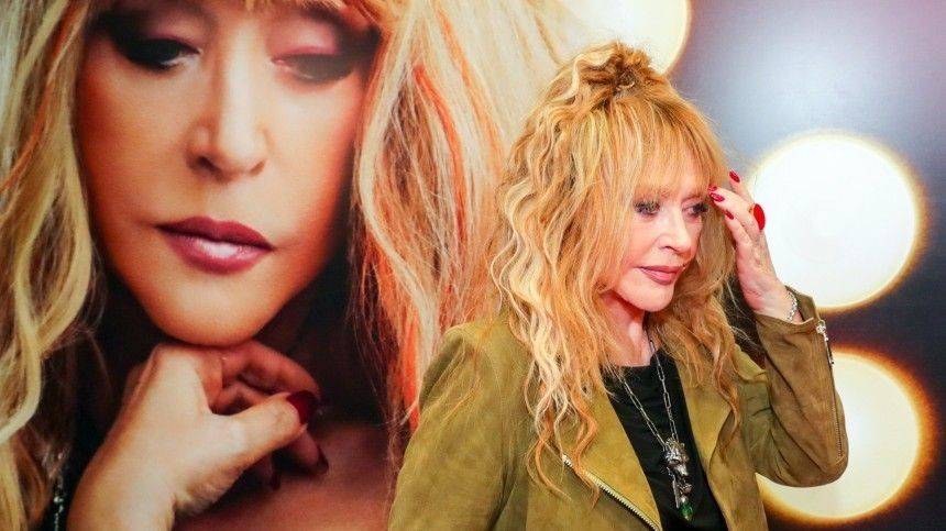 Максим Галкин - Алла Борисовна Пугачева - «Пугачева сидит, и мы посидим»: Психолог о мотивах Галкина в изоляции Примадонны - 5-tv.ru