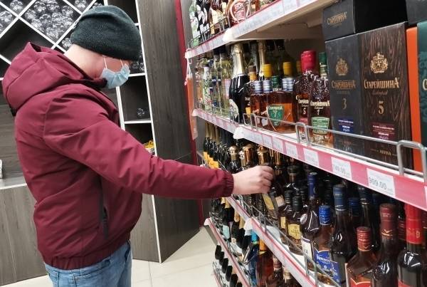 Евгений Куйвашев - Власти Свердловской области объяснили ограничение продажи алкоголя - govoritmoskva.ru - Москва - Свердловская обл.