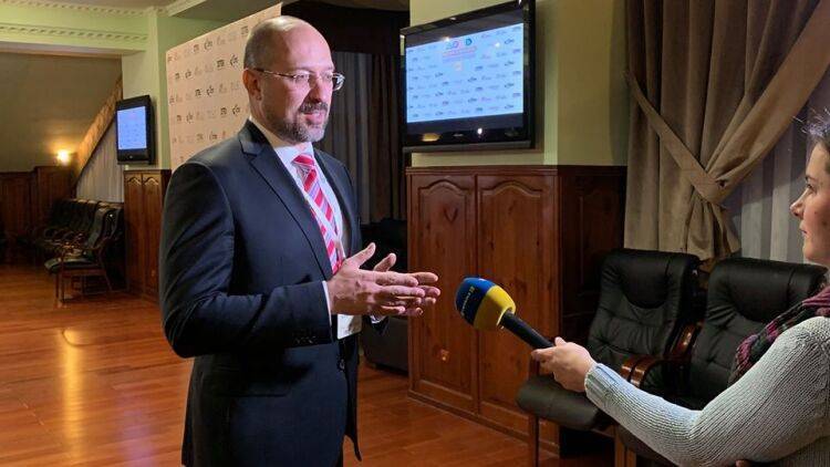 Максим Степанов - Премьер Украины назвал предполагаемые сроки пика COVID-19 в стране - inforeactor.ru - Украина - Луганская обл. - Сумская обл. - Черниговская обл. - Хмельницкая обл. - Винницкая обл. - Черновицкая обл. - Херсонская обл.