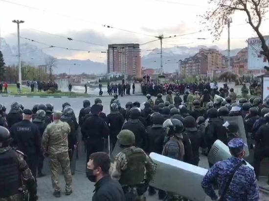 Жители Владикавказа объяснили протест: из-за самоизоляции людям нечего есть - newtvnews.ru - респ. Алания - Владикавказ