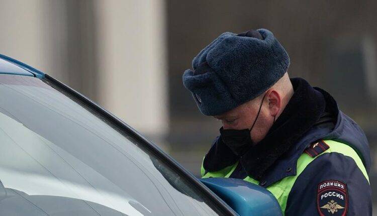 Сергей Собянин - В России стали продавать наклейки с цифровым пропуском для машин - newtvnews.ru - Москва - Россия