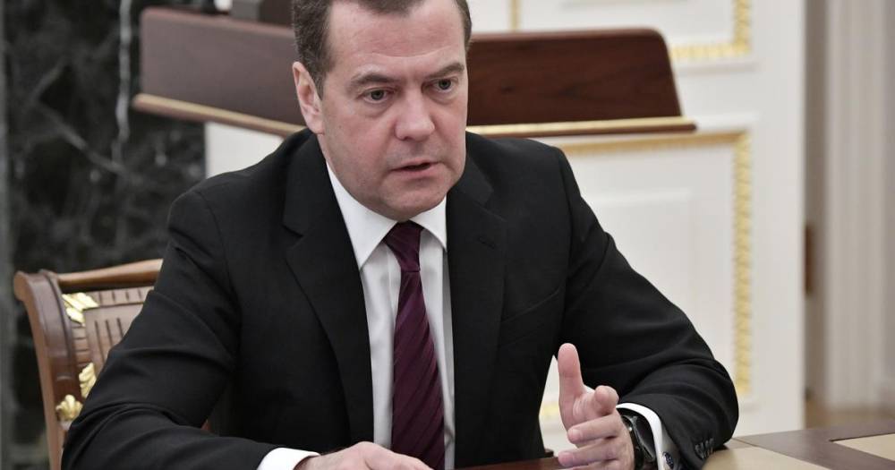 Дмитрий Медведев - Медведев предложил продавать нефть по принципу "бери или плати" - ren.tv - Россия