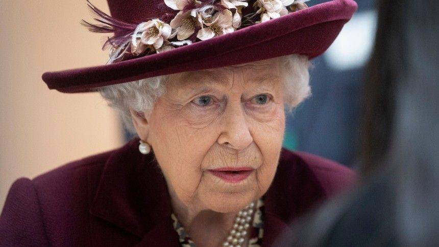 Елизавета II - принц Филипп - Елизавета II отказалась от салюта в честь своего 94-летия из-за коронавируса - 5-tv.ru