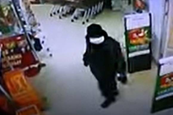 Валерий Горелых - В Ревде мужчина взорвал банкомат Сбербанка в магазине и похитил наличку - znak.com - Екатеринбург - Свердловская обл.