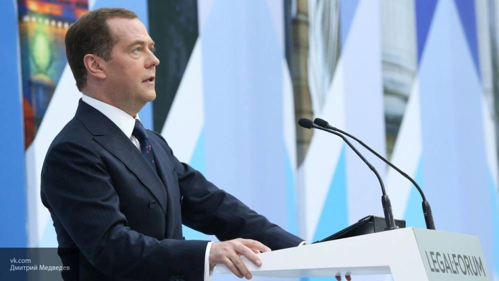 Дмитрий Медведев - Медведев заявил о новом принципе продажи нефти из России - politexpert.net - Россия