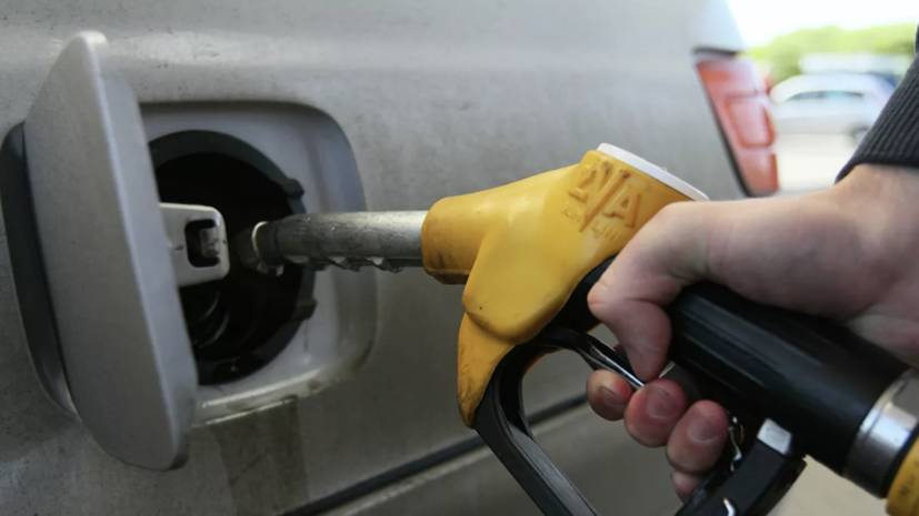 РБК: в России нефтяники начали продавать бензин в убыток - russian.rt.com - Россия - Санкт-Петербург