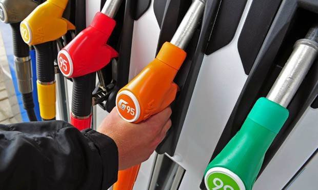 Российские нефтяники торгуют бензином себе в убыток из-за резкого падения оптовых цен на топливо - og.ru - Россия - Санкт-Петербург