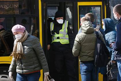 Виктор Ляшко - Украинцам пообещали продление карантина с послаблениями - lenta.ru - Украина