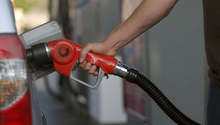 Российские нефтекомпании начали продавать бензин с убытком - vesti.ru - Россия - Санкт-Петербург