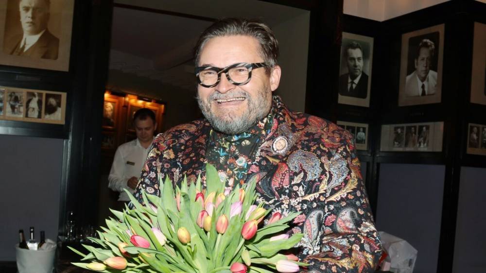 Александр Васильев - Историк моды Александр Васильев рассказал о своем лечении в Коммунарке - vestirossii.com - Москва