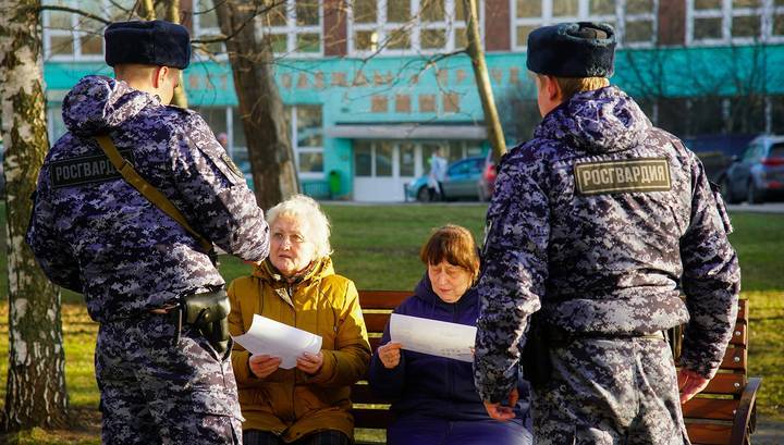 Алексей Немерюк - Москвичи старше 65 лет могут взять пропуск и уехать на дачу - vesti.ru - Москва
