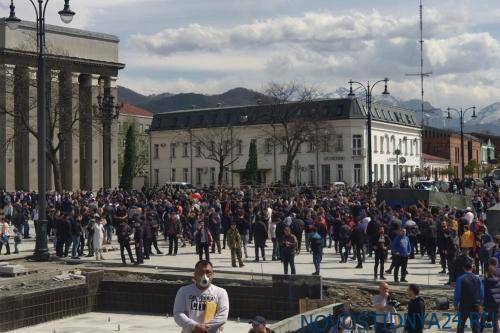 Вячеслав Битаров - Власти Северной Осетии после акции протеста сообщили о начале единовременных выплат - novostidnya24.ru - респ. Алания