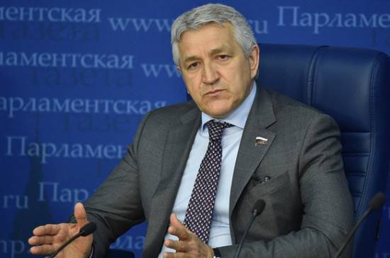 Леонид Огуль - В Госдуме проведут опрос граждан о дистанционной продаже лекарств - pnp.ru