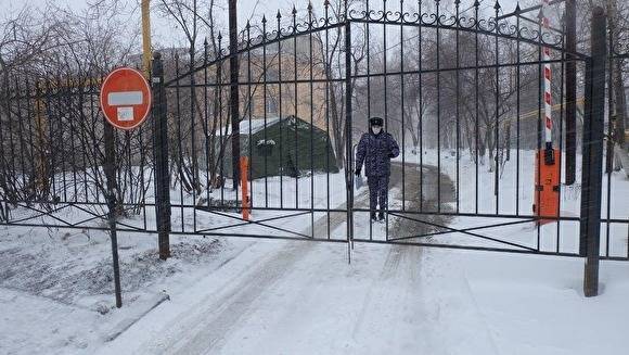 В больнице Зауралья, врач которой заболел коронавирусом, пока не будет введен карантин - znak.com - Курганская обл. - Курган - Шадринск