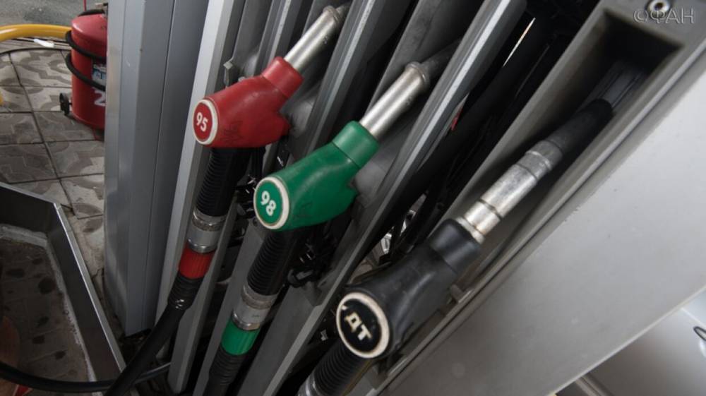 Григорий Баженов - Эксперт рассказал, что будет с ценами на бензин в России - riafan.ru - Москва - Россия