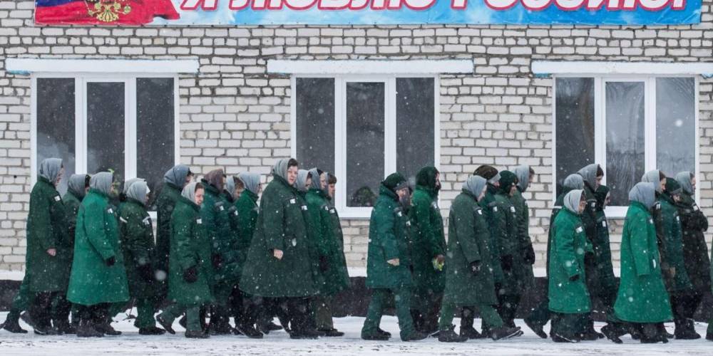 Начальник колонии в Мордовии взял в рабство 200 женщин, чтобы "показать свою состоятельность" - ruposters.ru - Мордовия
