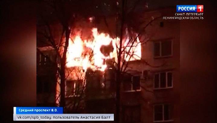 Пожар в жилом доме на Васильевском острове мог произойти из-за взрыва газа - vesti.ru - Санкт-Петербург
