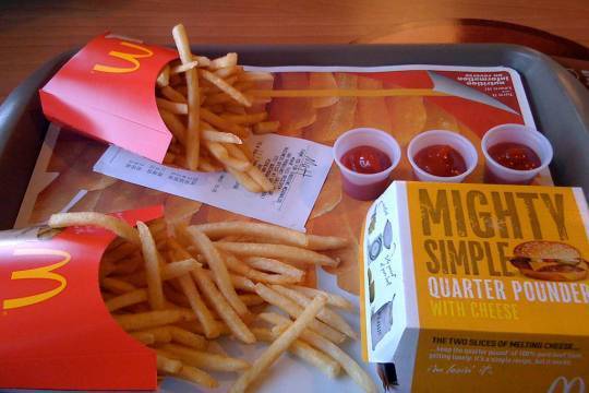 Во французский McDonald's водители выстроились в многокилометровую очередь - versia.ru - Франция