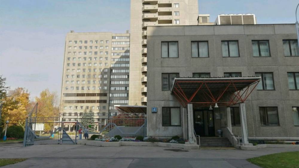 От коронавируса погиб врач Максим Старинский, заразившийся от своих пациентов — The Moscow Times - theins.ru - Россия - Москва